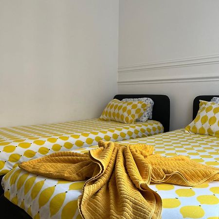 Garden Campo De Ourique Guest House - Hostel Lisbon Exterior photo